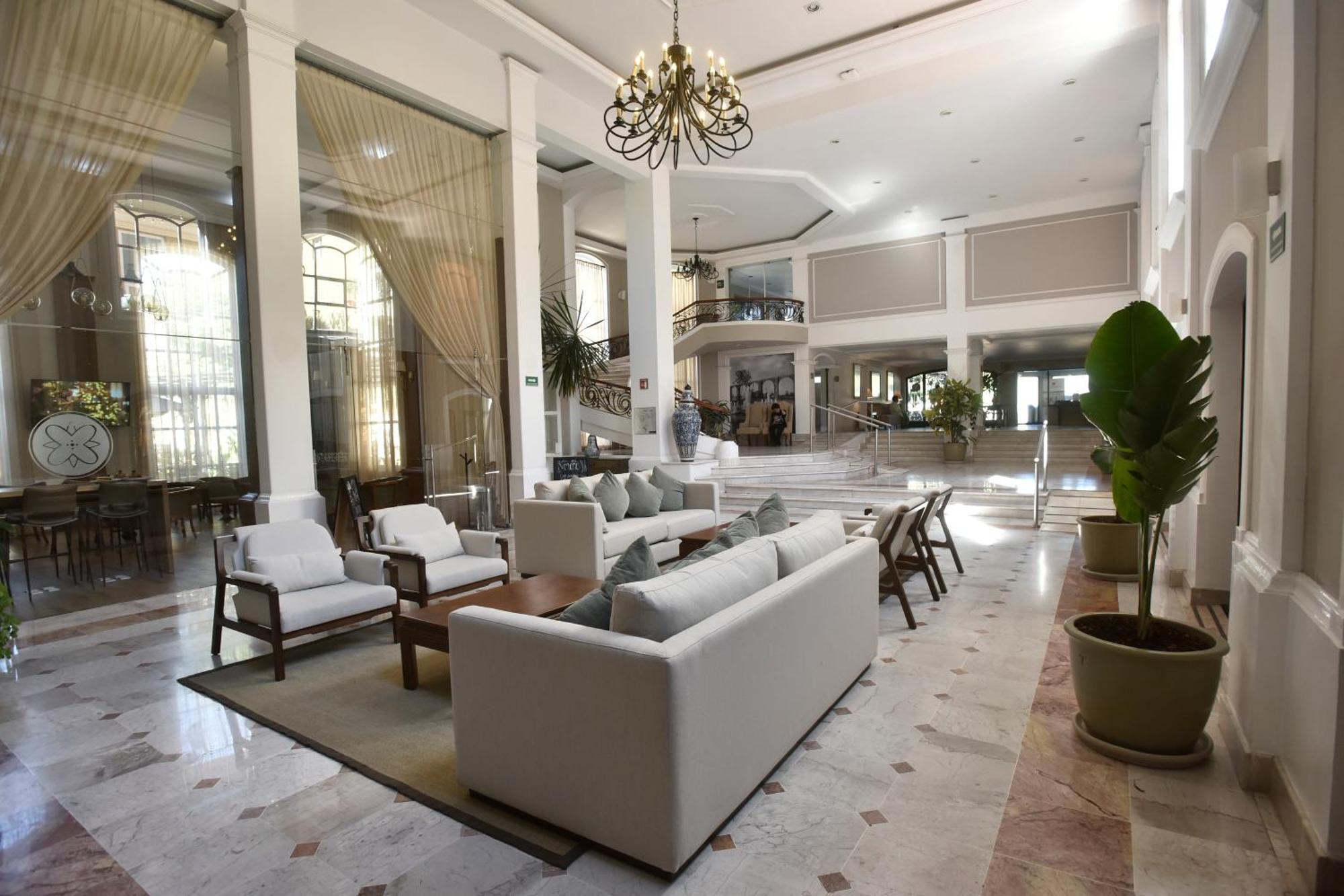 Plaza Camelinas Hotel Querétaro Kültér fotó