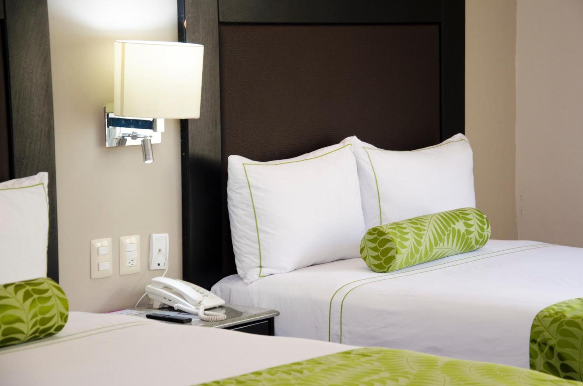 Plaza Camelinas Hotel Querétaro Kültér fotó